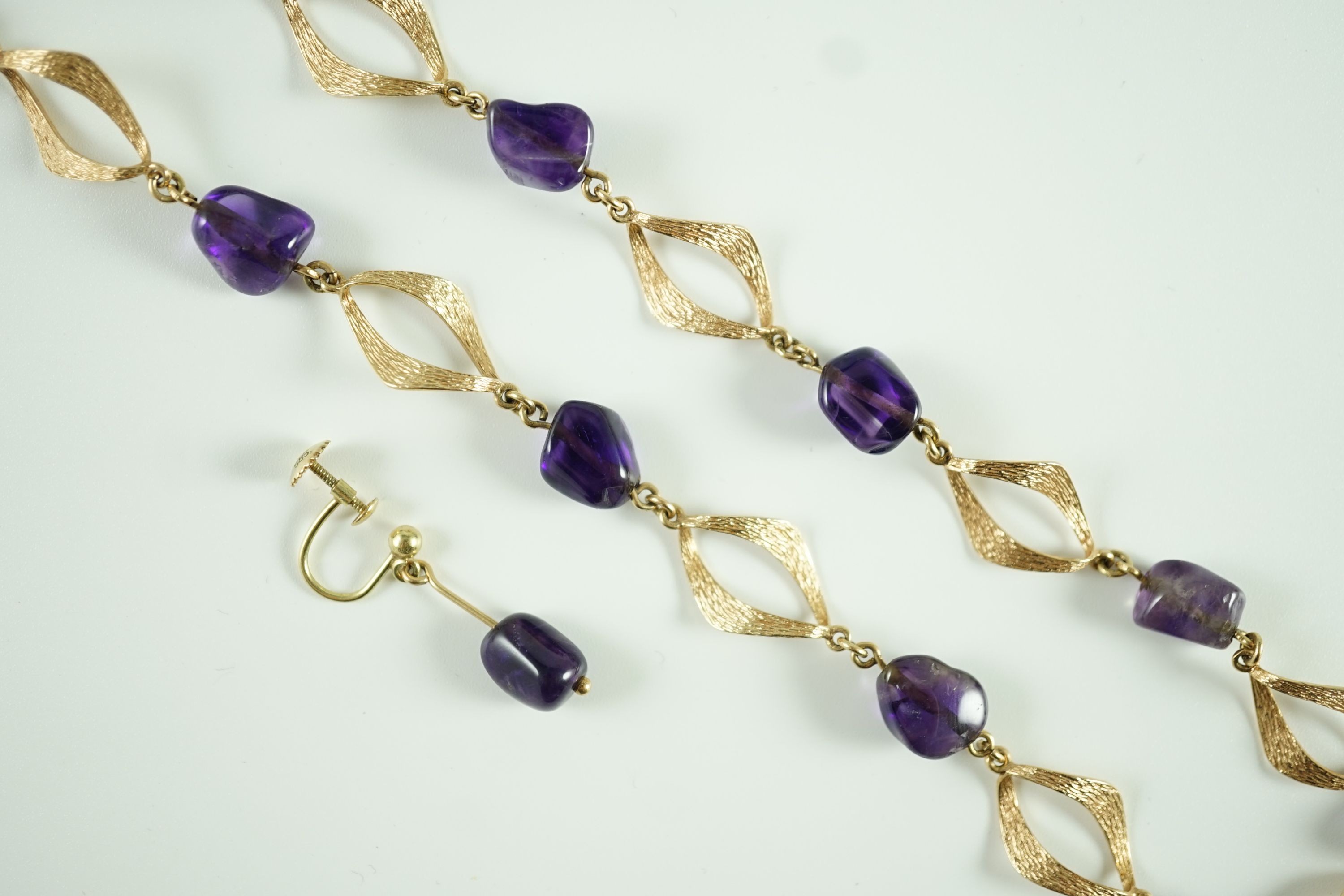 A modern textured 14ct gold and amethyst pebble set necklace and a pair of similar earrings